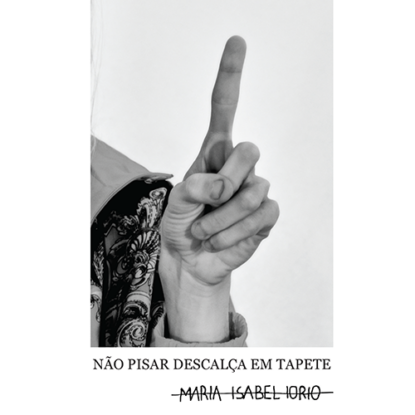 Não pisar descalça em tapete